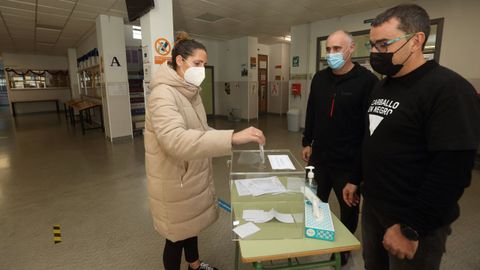 Votaciones en el instituto Parga Pondal, ayer