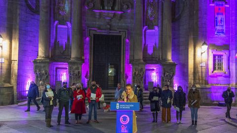La iglesia de Santa Eufemia se iluminó con los nombres de las 1.118 víctimas de violencia machista desde el 2003 en España.