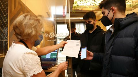Petición de certificado covid en los restaurantes de Santiago