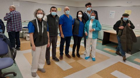 El equipo de vacunación el Sergas de este domingo en el hospital de Burela