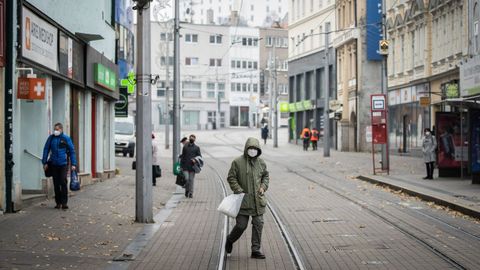 Imagen de una calle de Bratislava, la capital de Eslovaquia, donde llevan varios días vacunados
