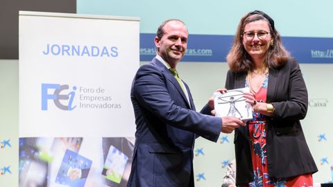 Gabriel Gómez, director general de Marine Instruments, recogiendo el premio Empresa Innovadora 2021 otorgado por el Foro de Empresas Innovadoras