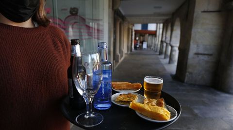 La hostelería de la comarca de Pontevedra busca tanto personal para cocina como camareros