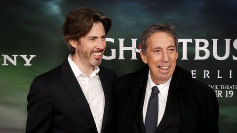 Jason Reitman, posando recientemente con su padre y productor Ivan Reitman durante el estreno del filme en Manhattan.