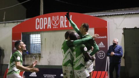 Una Copa para disfrutar en Espiñedo.Joni hizo soñar a O Carballiño con su gol