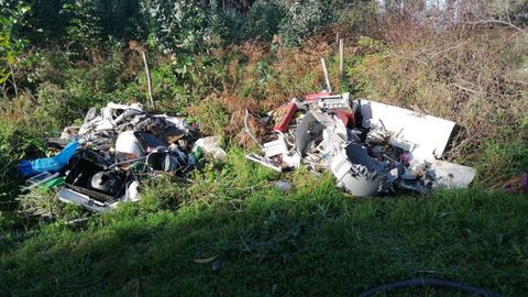 Desechos de diverso tipo encontrados en la zona de Chamorro