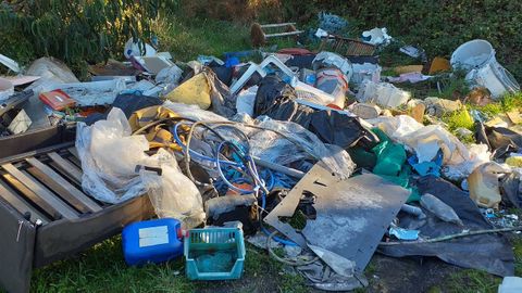 En la zona de Mougá, poco antes de llegar al antiguo basurero, se apila todo tipo de basura