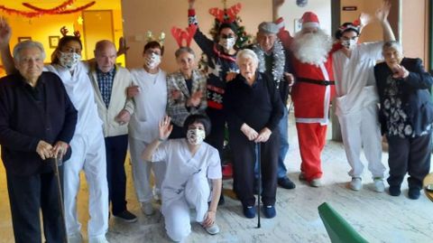 Papá Noel visitó la residencia de mayores de A Veiga