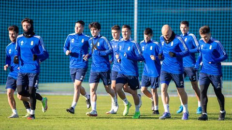 Los jugadores del Oviedo, en El Requexn