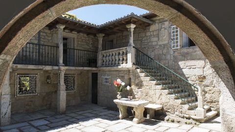 Patio del Pazo de Reiris, en Caldas