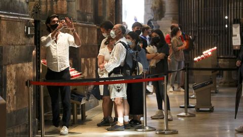 Colas para visitar el sepulcro del apstol en verano.