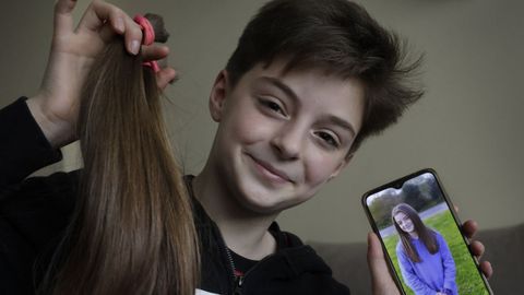 Laura donó su melena. La hermosa melena de Laura Sánchez, coruñesa de 11 años, desapareció por una noble causa humanitaria: la donó para hacer pelucas para niños con cáncer. Todo un ejemplo. 