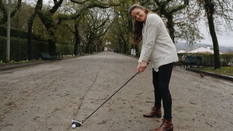 La golfista compostelana Fátima Fernández regresó desde EE.UU., país donde vive, a su ciudad natal para pasar la Navidad