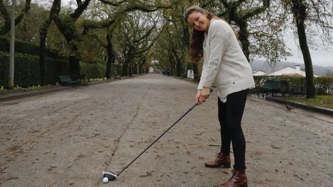 La golfista compostelana Ftima Fernndez regres desde EE.UU., pas donde vive, a su ciudad natal para pasar la Navidad