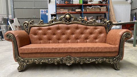 Uno de los sofás exclusivos que han sido diseñados y fabricados por Signo Creaciones