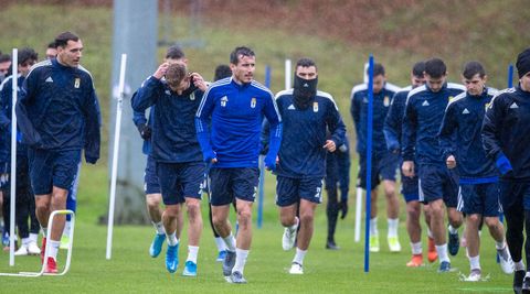 Los jugadores del Oviedo, en El Requexn