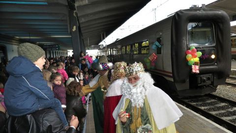 Llegada de los Reyes Magos a la estación de ferrocarril de Monforte, en una imagen de archivo
