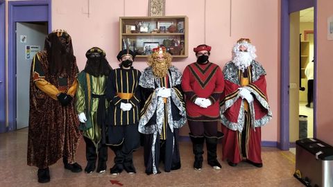 La cabalgata de Reyes de Bergondo partió de la Casa da Cultura