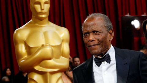 Poitier, a su llegada a la ceremonia de entrega de los Óscar en su edición 86.ª, el 2 de marzo del 2014.