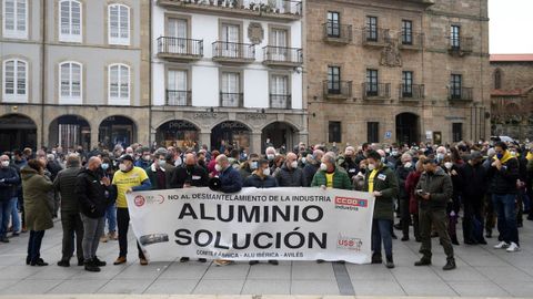 Los sindicatos han convocado una concentración de apoyo a la plantilla de la factoría de Alu Ibérica en la Plaza de España de Avilés