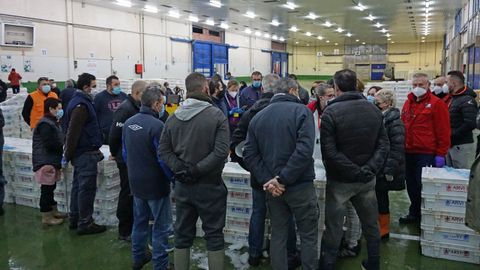 Subasta de pesca de Gran Sol en la lonja de Vigo, líder en Galicia en facturación y descargas, aunque el 2021 lo cierra con un 25,4 % menos de ingresos y un 16,6 % de productos que en el 2019