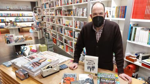 Andrés López-Santos, de la Casa das Letras, librería ubicada en Ribadeo