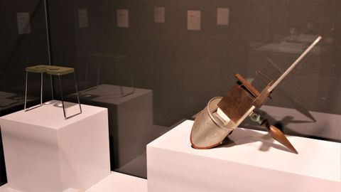 Exposición «Peregrinación, cidade, escola» en el Mupega de Santiago.