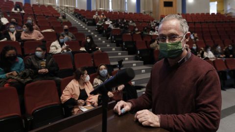 Ángel Carracedo ofreció una conferencia en el campus ourensano sobre la investigación en Galicia