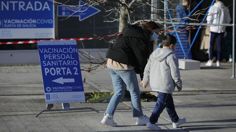 La vacunación contra el covid-19 en Expocoruña siguió ayer con los más pequeños