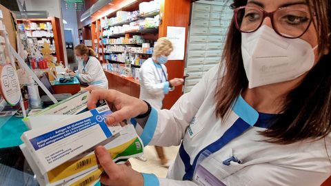 Venta de autotest en la farmacia de Sanjurjo Badía 192