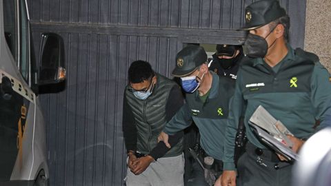 David Macía mientras era trasladado por la Guardia Civil, ya detenido