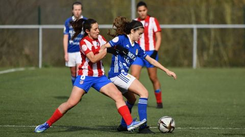 Un momento del partido entre el Real Oviedo Femenino y el Atltico de Madrid Femenino B