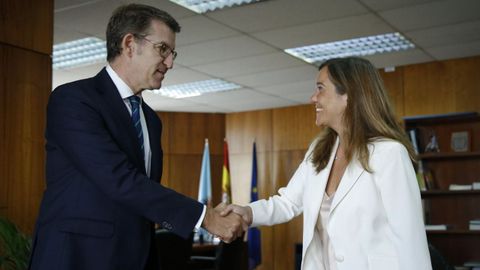 Alberto Núñez Feijoo e Inés Rey, en julio del 2019, justo tras la toma de posesión de la regidora, que inició su «mandato de la amabilidad» con un deshielo entre el Ayuntamiento y la Xunta.