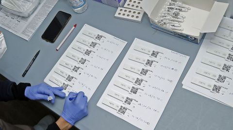 Cada día se hacen cientos de test de antígenos en Ourense para detectar casos de coronavirus