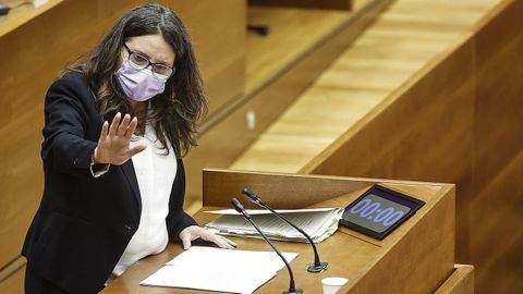 La vicepresidenta de la Generalitat Valenciana, Mónica Oltra, durante una comparecencia en las Cortes