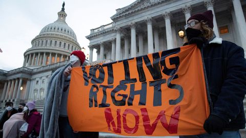 Protesta ante el Senado de Estados Unidos que debate el cambio de la ley electoral