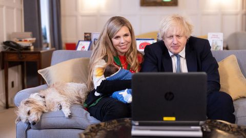 Boris Johnson, su mujer y su hija, en una imagen del pasado diciembre