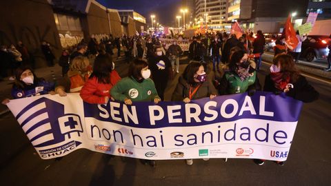 Maniestación de sanitarios en A Coruña bajo el lema «Sen persoal non hai sanidade»