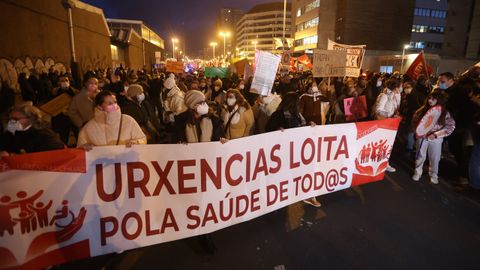 Maniestación de sanitarios en A Coruña bajo el lema «Sen persoal non hai sanidade»