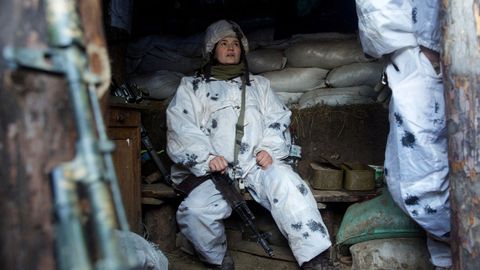 Un soldado del ejército de Ucrania, en un puesto cerca de la frontera rusa