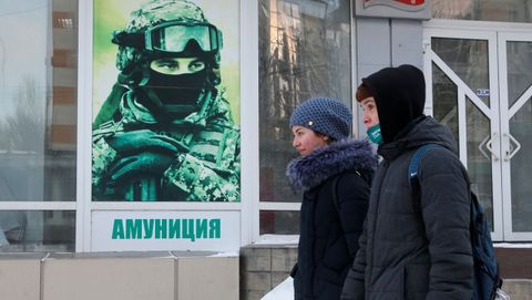 Cartel en una calle de la región prorrusa de Donetsk.