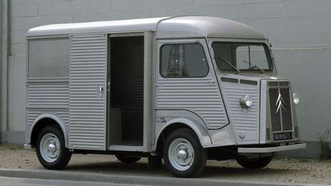 Citröen H (1962). A partir del año 1962 se comienza a producir de manera conjunta los modelos AZU, 2CV y H, superando así los 19.000 vehículos