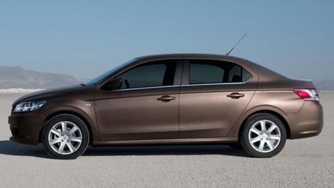 PEUGEOT 301 (2013). En el 2012 se produjo el lanzamiento de los nuevos Citroën C-Elysée y Peugeot 301 y el centro conmemora la producción de 11 millones de vehículos