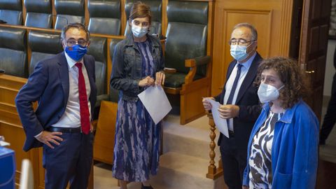 En la imagen, el alcalde, Xosé Sánchez Bugallo, con los líderes de la oposición: de izquierda a derecha, Alejandro Sánchez-Brunete (PP), Marta Lois (CA) y Goretti Sanmartín (BNG)