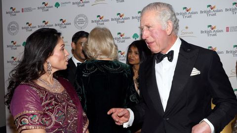 El príncipe Carlos, sin mascarilla con la ministra del Interior apenas unas horas antes de ser diagnosticado