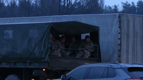 Vehículos militares en Kiev