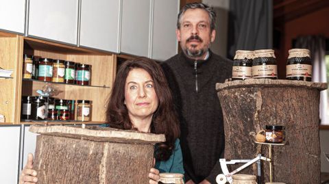 Antonia Franco y Jens Kleinwächter son apicultores en A Lastra