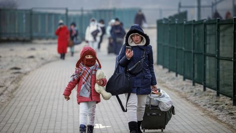Ucranianos que huyen del país por Polonia