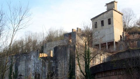 Ruinas del lavadero de minería de fluorita en La Collada, Asturias