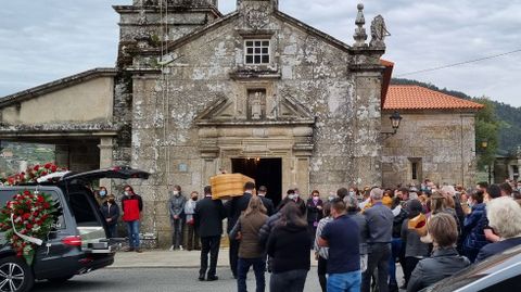 El entierro de Jéssica Mendez, a media tarde del domingo, en la parroquia pontevedresa de Verducido.